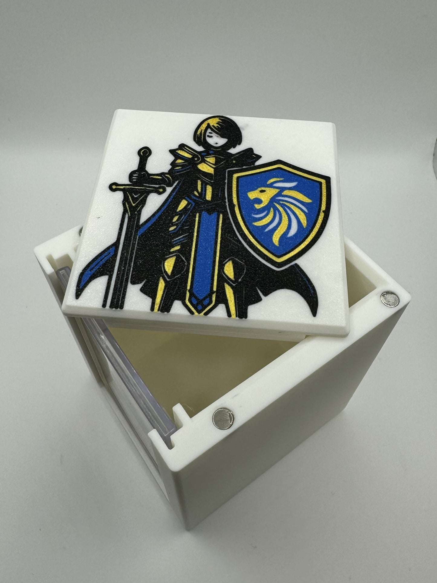 Myrel, Shield of Argive - Magnetic Commander Showcase Deck Box