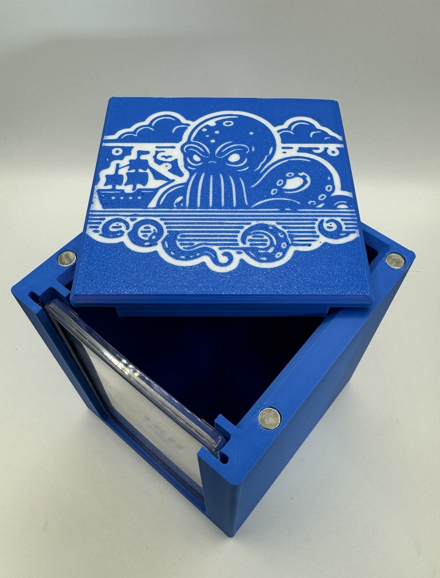 Kraken Theme - Magnetic Commander Showcase Deck Box