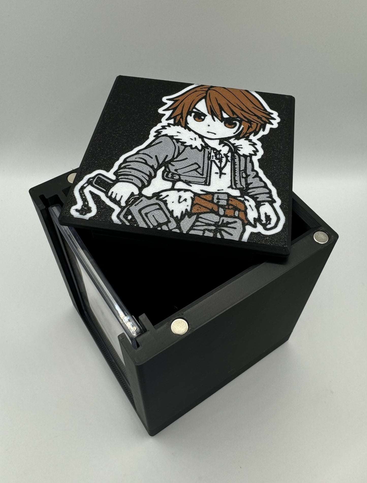 Squall Leonhart - Magnetic Commander Showcase Deck Box