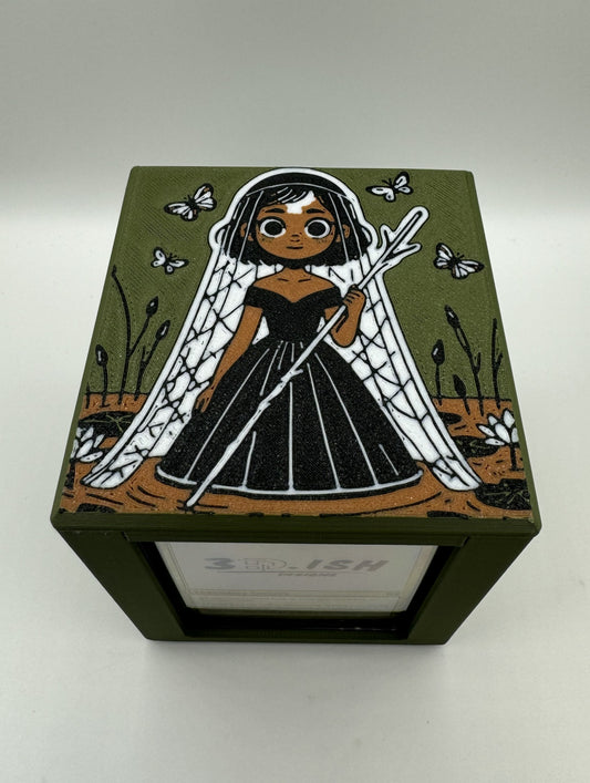 Aminatou, Veil Piercer - Magnetic Commander Showcase Deck Box