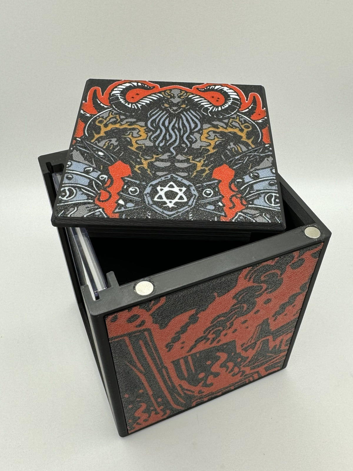 Kardur, Doomscourge - Magnetic Commander Showcase Deck Box