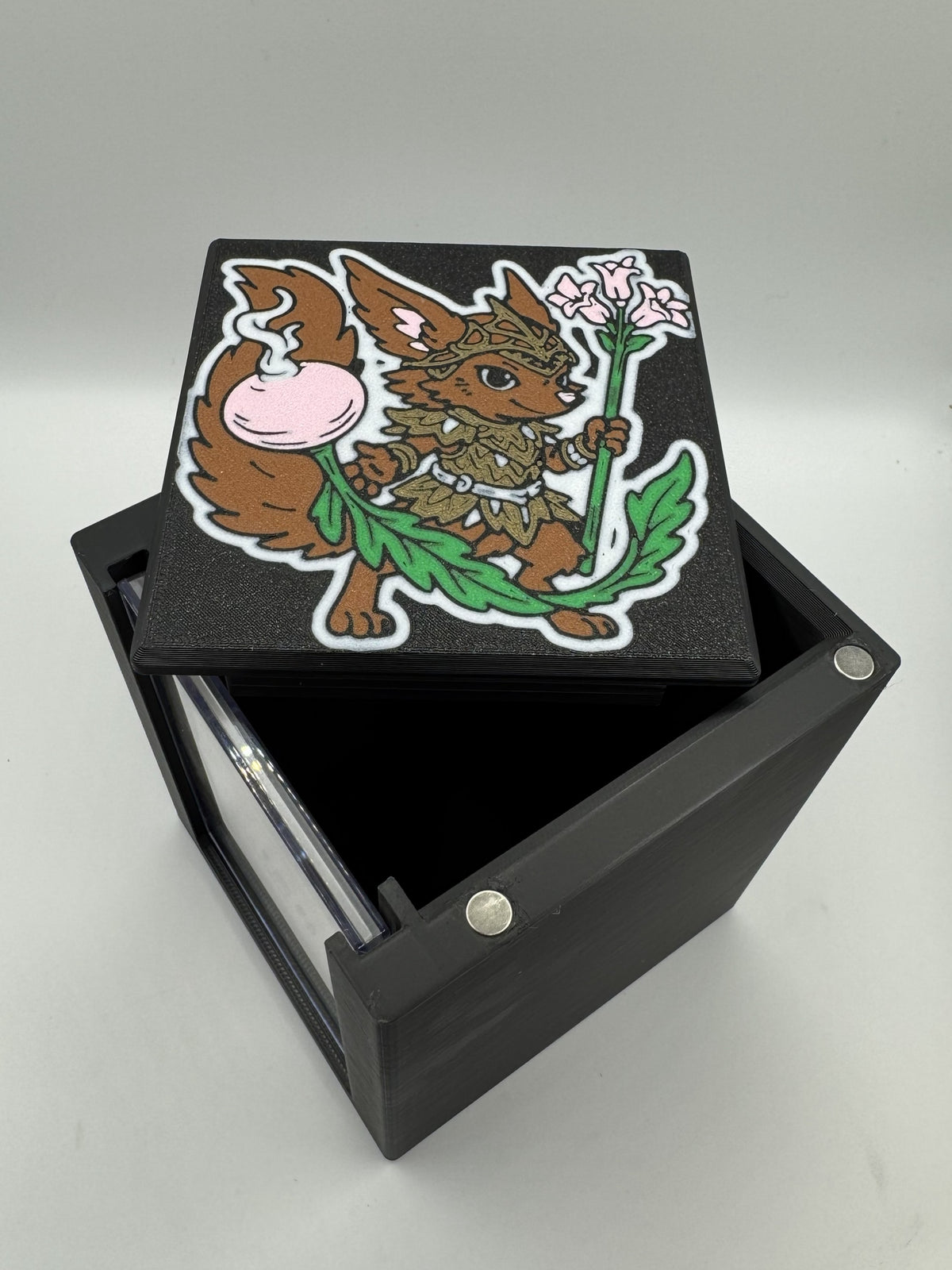 Hazel of the Rootbloom - Magnetic Commander Showcase Deck Box