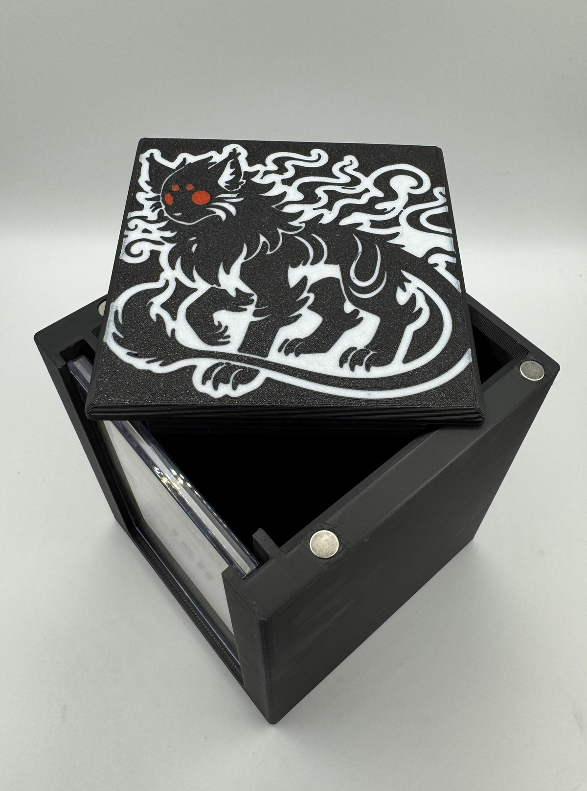Lurrus of the Dream- Magnetic Commander Showcase Deck Box