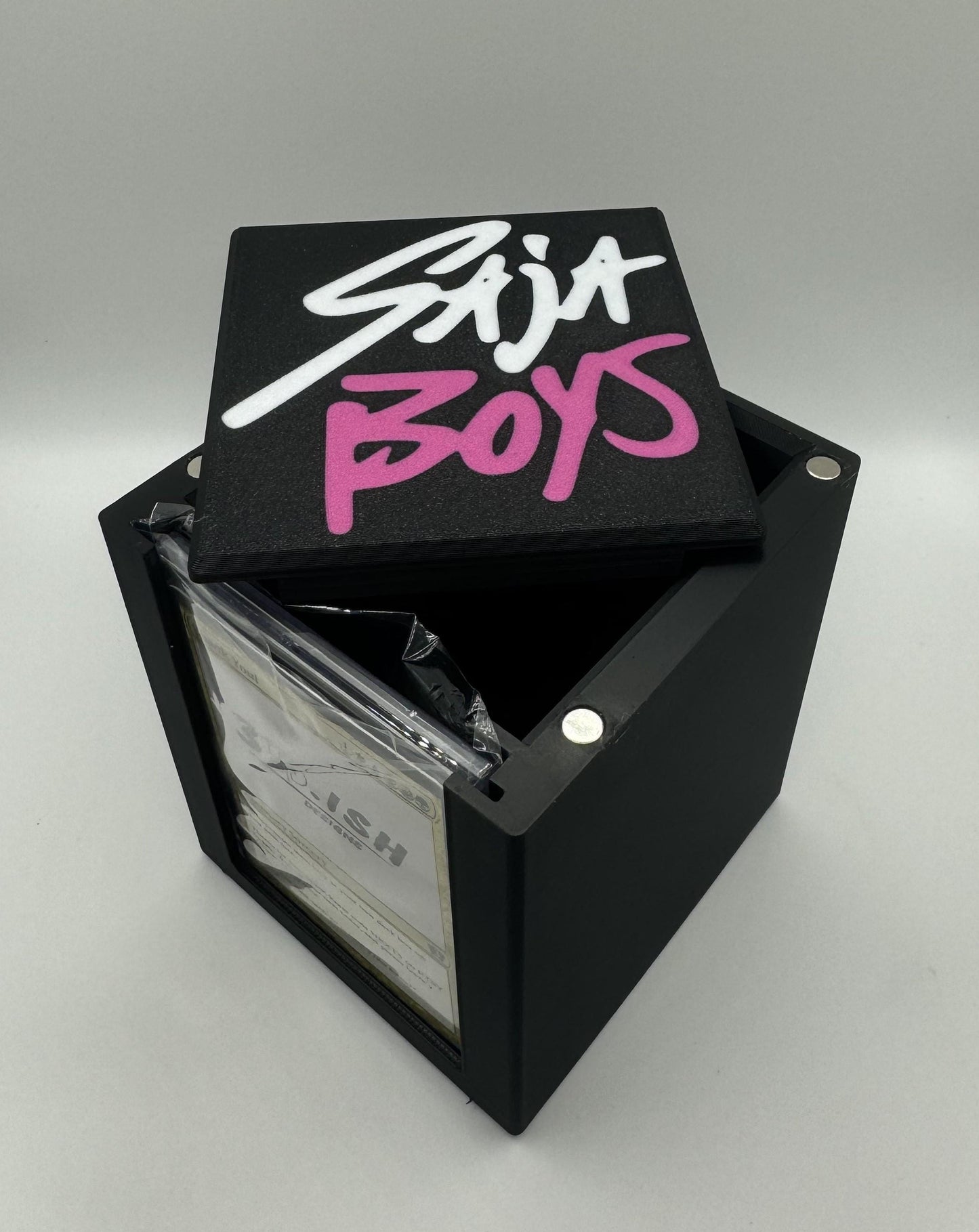 Saja Boys // K-Pop Demon Hunters - Magnetic Commander Showcase Deck Box