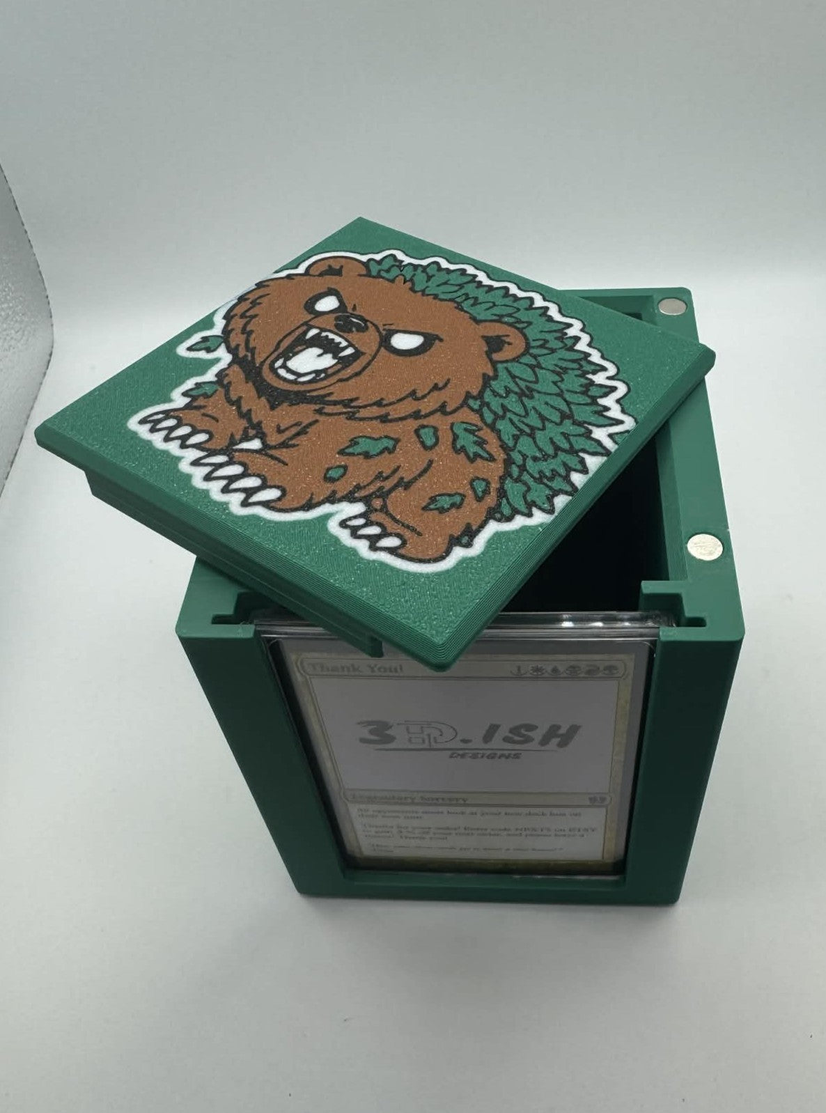 Lumra, Bellow of the Woods - Magnetic Commander Showcase Deck Box