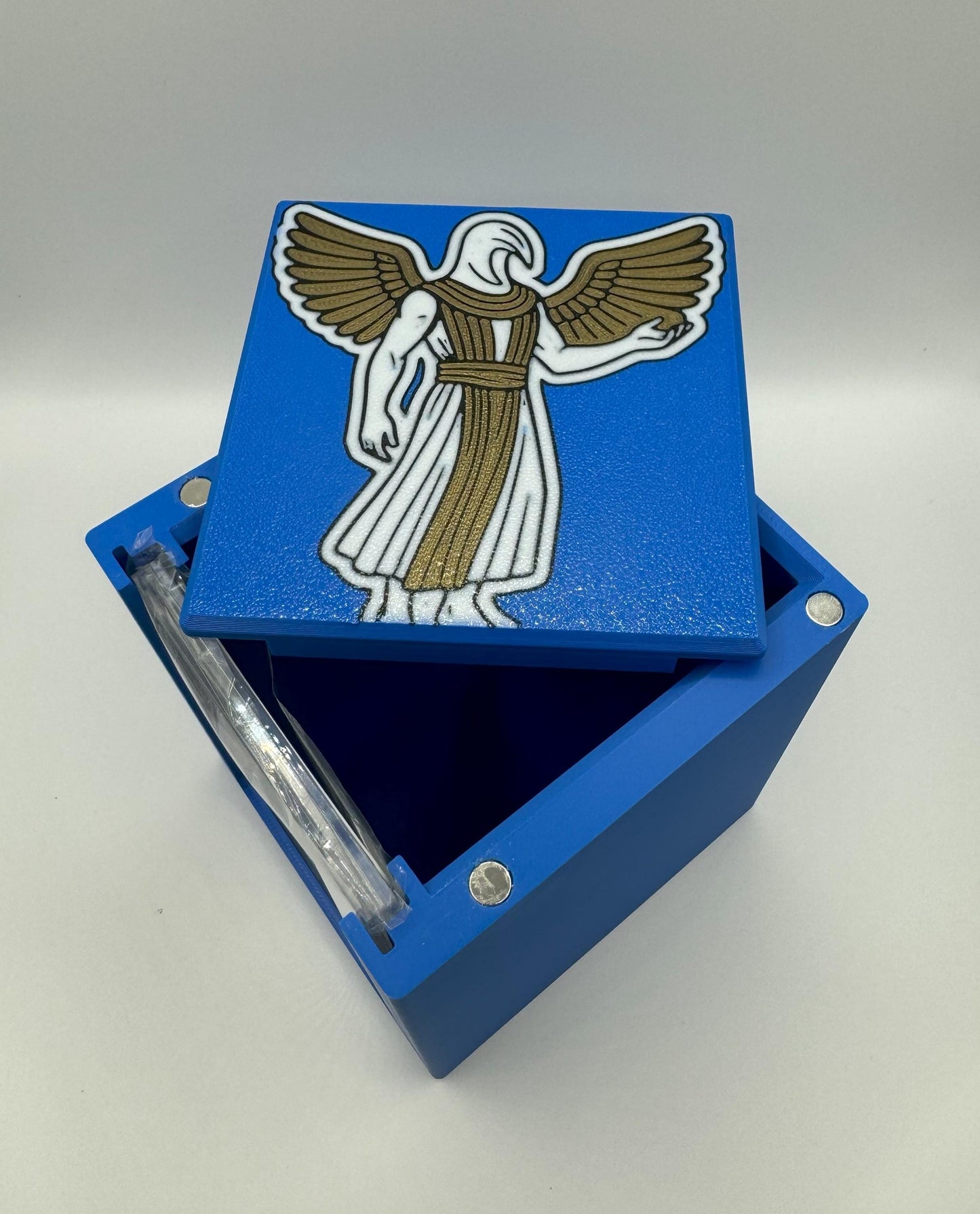 Kefnet - Magnetic Commander Showcase Deck Box