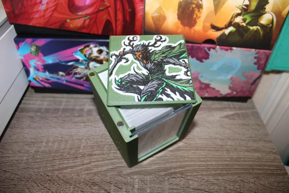 Rhys the Redeemed - Magnetic Commander Showcase Deck Box