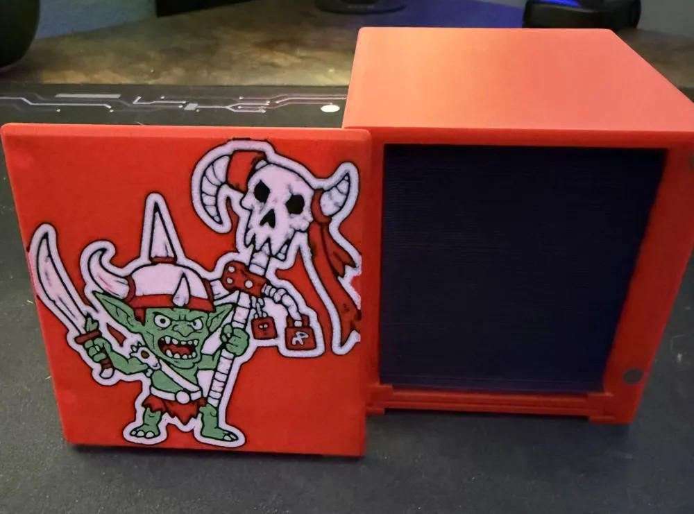Makari - Magnetic Commander Showcase Deck Box