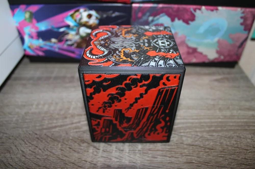 Kardur, Doomscourge - Magnetic Commander Showcase Deck Box