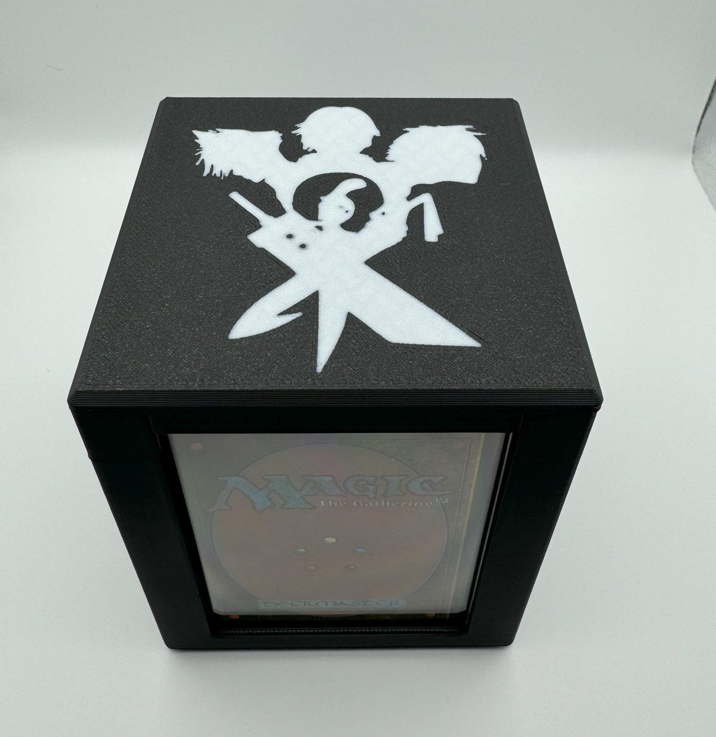 Final Fantasy Hero's - Magnetic Commander Showcase Deck Box