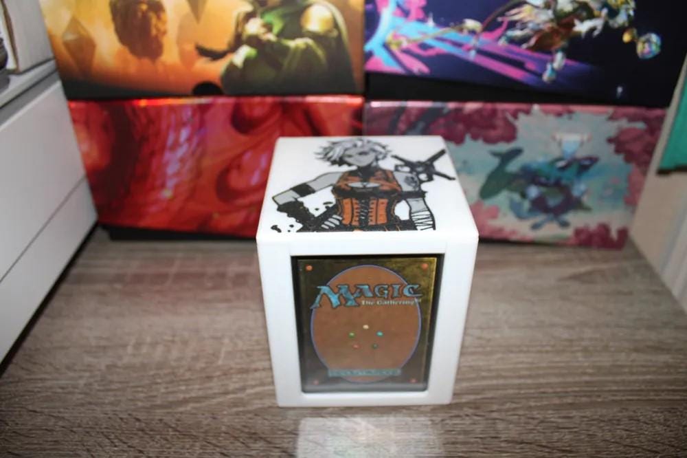 Nahiri, Forged in Fury - Magnetic Commander Showcase Deck Box