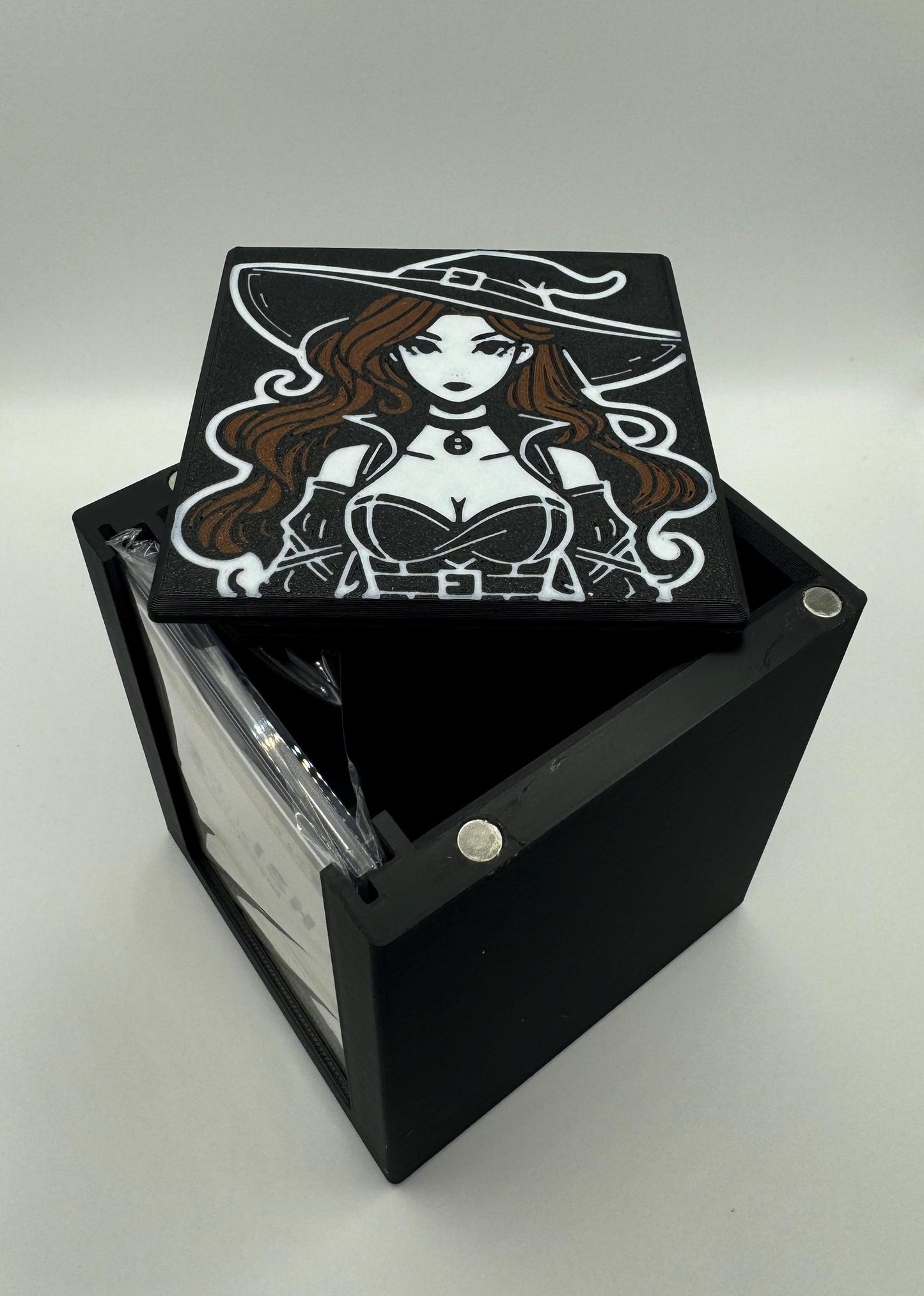 Tasha, the Witch Queen - Magnetic Commander Showcase Deck Box