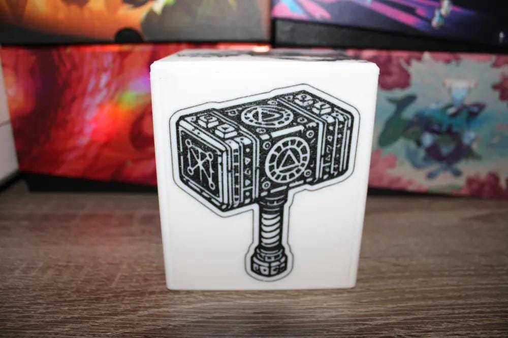 Nahiri, Forged in Fury - Magnetic Commander Showcase Deck Box