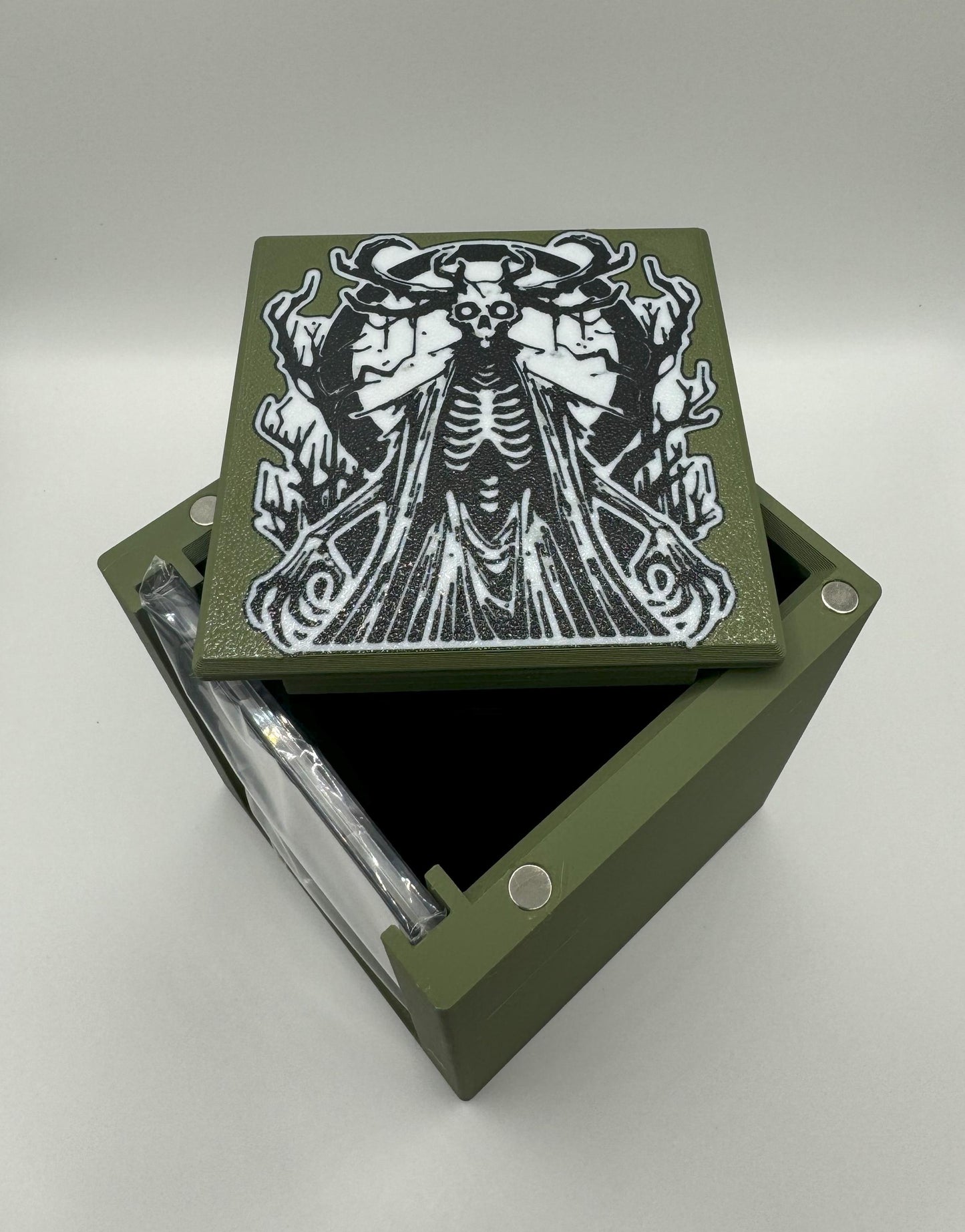 Old Stickfingers - Magnetic Commander Showcase Deck Box