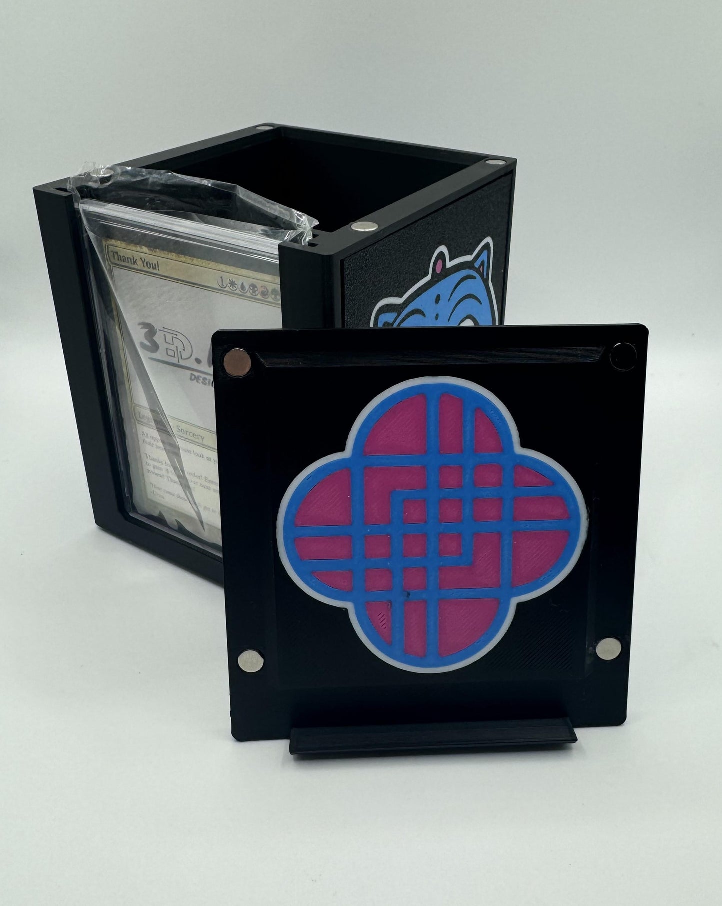 K-Pop Demon Hunters - Magnetic Commander Showcase Deck Box