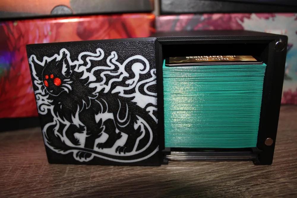 Lurrus of the Dream- Magnetic Commander Showcase Deck Box