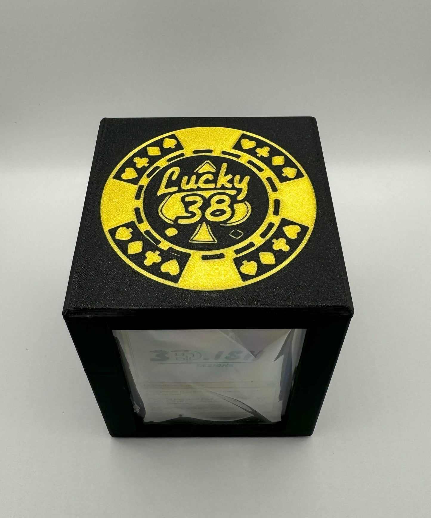 Lucky 38 - Magnetic Commander Showcase Deck Box